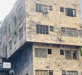 एक पुराना घर …